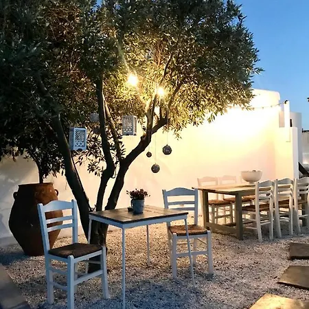 White And Grey 2 Apartment Mykonos Town