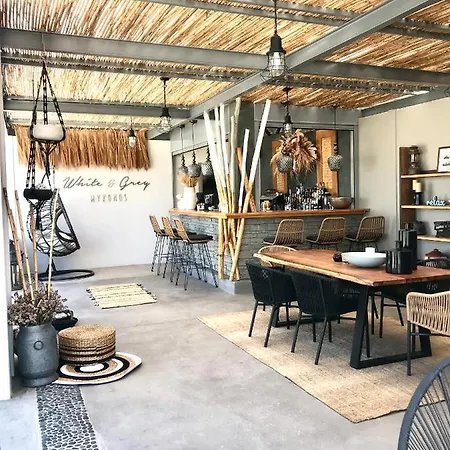 White And Grey 2 * Mykonos Town