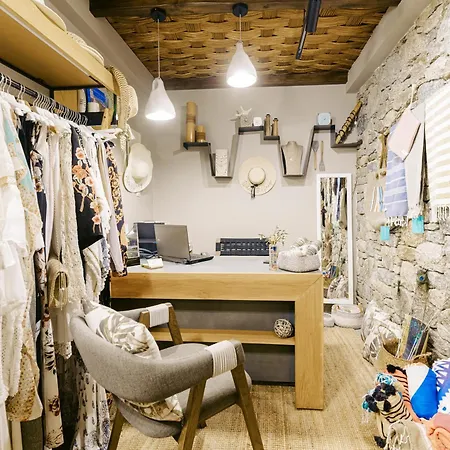 White And Grey 2 Apartment *