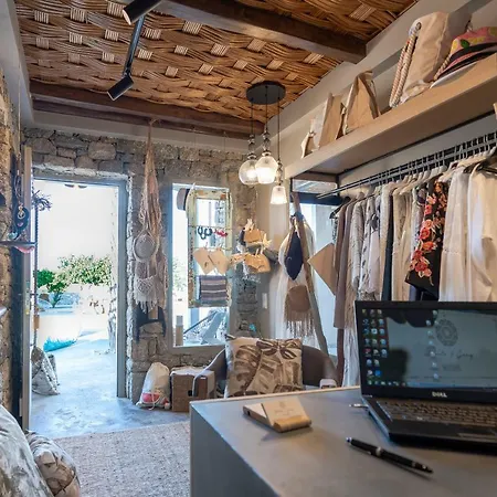 White And Grey 2 Apartment Mykonos Town